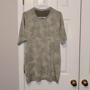 Men’s Lululemon shirt